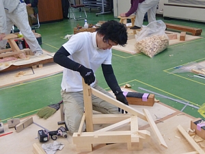 技能競技中越大会第１位 岡部貴志さん
